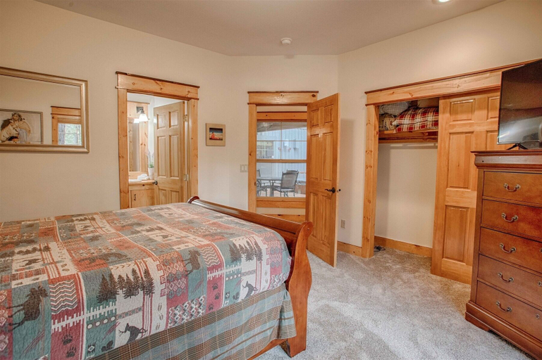Bedroom 2, Red Fir 14, Deschutes