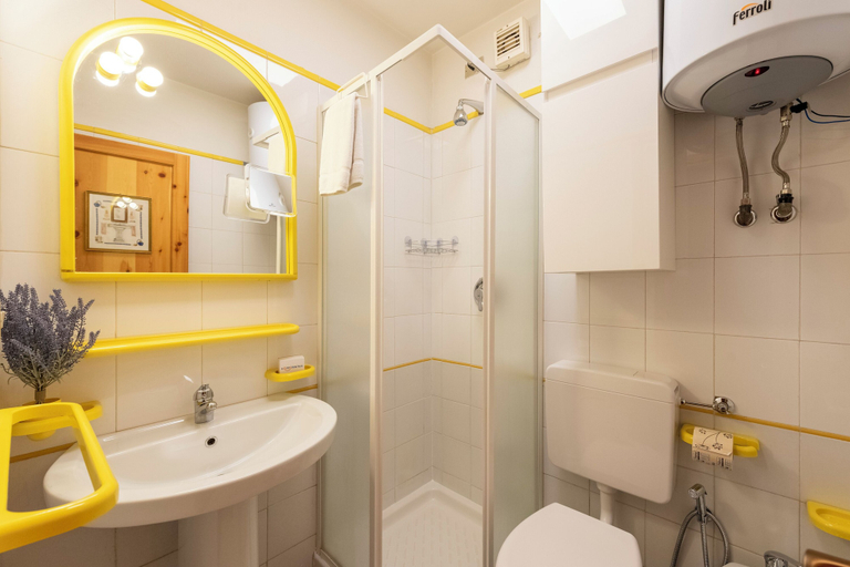 Bathroom 5, Chaberton Romantic Retreat Ski In Ski Out, Hautes-Alpes
