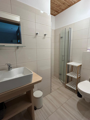 Bathroom 3, Pokoje Cztery Pory Roku, Mrągowo