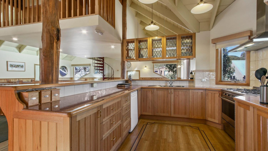 Kitchen 4, Sugarloaf, Alpine - East