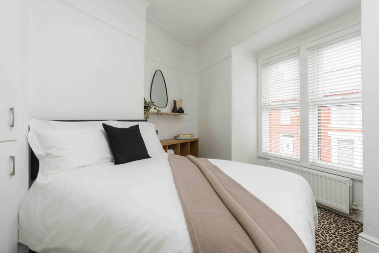 Room 4, Beatles Penny Lane Sefton Park Free Parking, Sefton