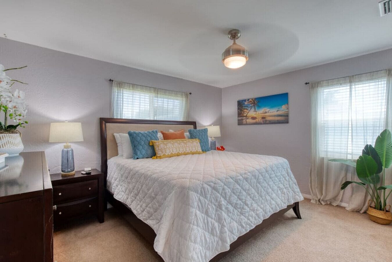 Interior 5, Tropical Vibes Bungalow w Pool, Volusia