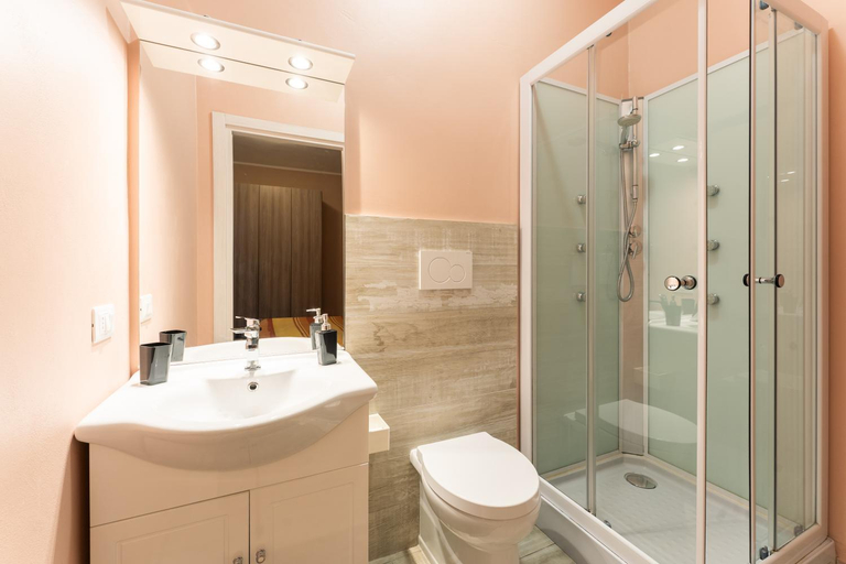 Bathroom 4, tra il borgo e il mare, Imperia