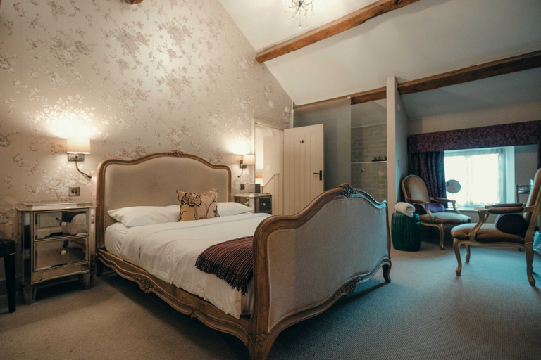 Bedroom 2, The Three Pigeons, Oxfordshire