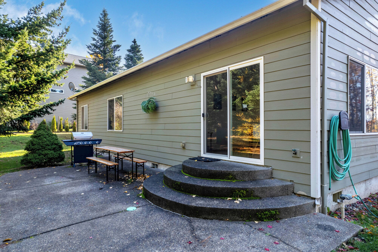 Interior 2, Slope View, Hood River