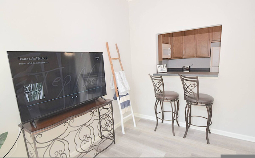 Room 4, Coastal Getaway Large Clean-n-cozy 3bdrm Home, Virginia Beach