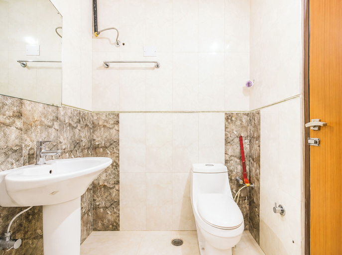 Bathroom, Hotel Hilroz Near Golden Temple Amritsar, Amritsar