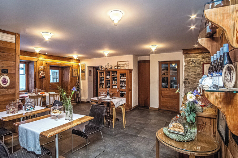 Dining 4, Anderbätt Camere e Cucina, Aosta
