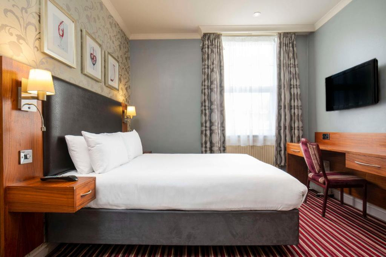Bedroom 3, London Croydon Aerodrome Hotel by Sunday, London
