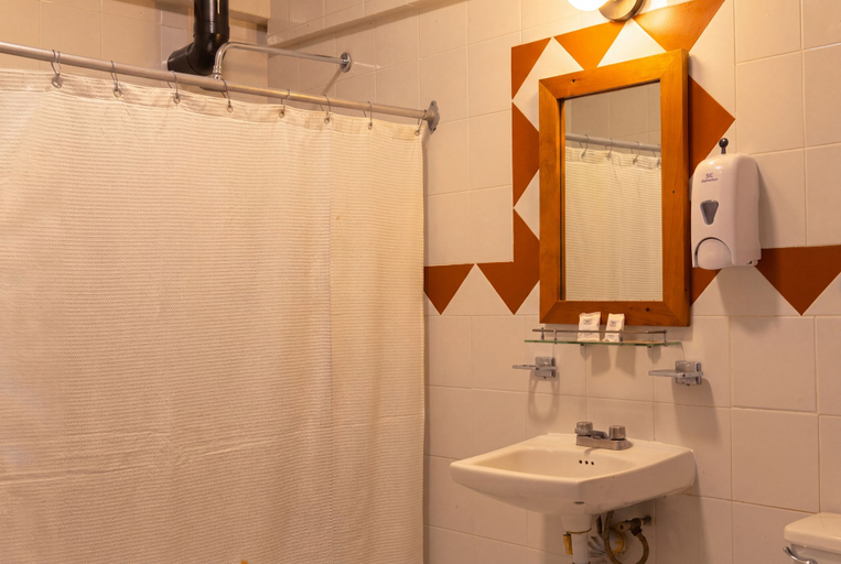 Bathroom 2, Hotel Virreyes México, Mexico City