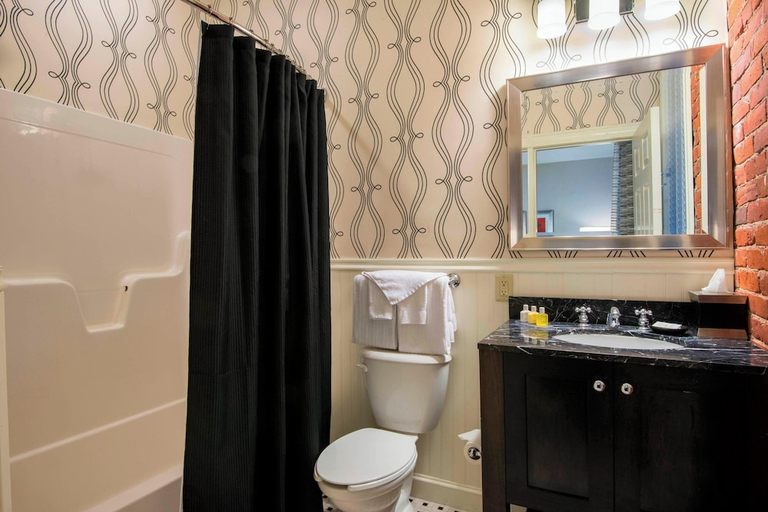 Bathroom 3, Fairfield Inn Suites By Marriott Keene Downtown, Cheshire