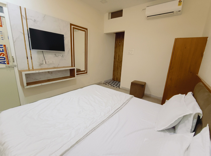 Room 2, Hotel Nandi Shree, Ujjain