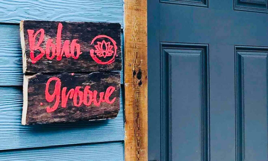 Room 4, Boho Groove - Urban Studio With Relaxing Backyard, Shelby