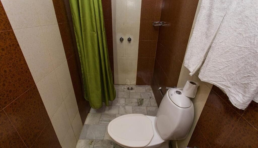 Bathroom 4, Ganpati Guest House, Varanasi