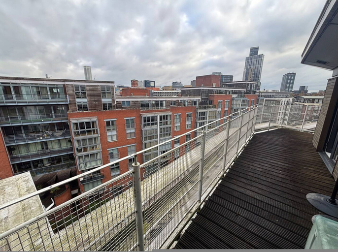 Room 4, Luxury Penthouse Apartment With Private Parking, Birmingham