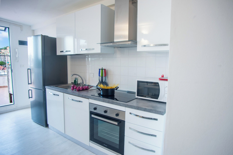 Private kitchen 3, Sea View Historic Center, Imperia