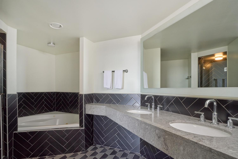 Bathroom 4, Hotel Rendale Washington DC, Washington D.C.