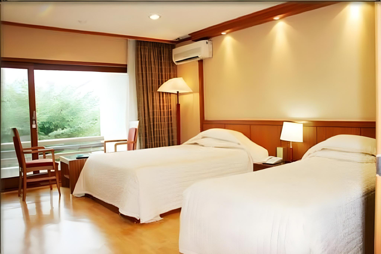 Bedroom 2, Chungju Suanbopark hotel, Chungju