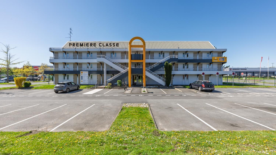 Exterior & Views