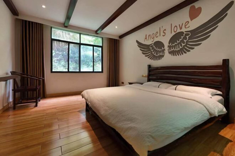 Room 5, Shengshi Fengqing Boutique Inn, Zhangjiajie