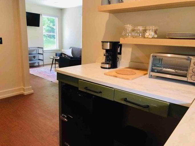 Room 3, Boho Groove - Urban Studio With Relaxing Backyard, Shelby