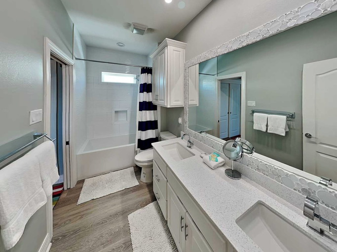 Bathroom 4, Mermaids Lair by Silver Sands Vacation Rentals, Nueces