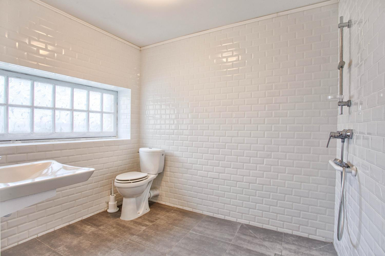 Bathroom, Le Manoir des Marronniers, Calvados