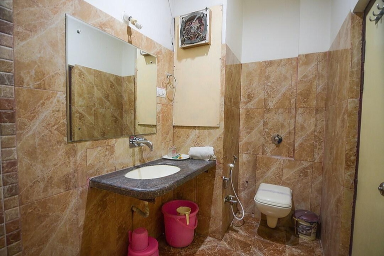Bathroom 4, Hotel Vishnu Vilas, Rewa