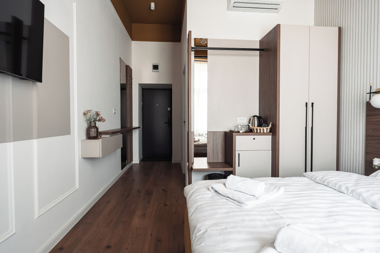 Room 5, BOUL ROSU RESIDENCE free parking, Arad