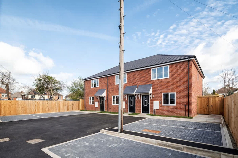 Room 3, Perfect Booking 3 Bed With Driveway Parking, Gloucestershire