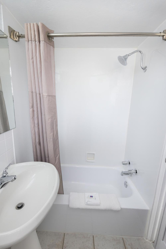 Bathroom 4, Motel 6 Canon City, CO, Fremont