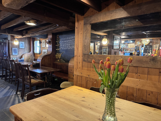 Food & Drinks 4, The Ship Inn, Cornwall