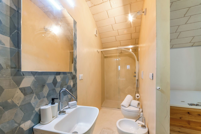 Bathroom 3, Martano Jacuzzi Suite w/ Terrace & BBQ, Lecce