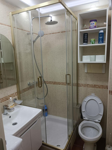 Bathroom 3, Perla