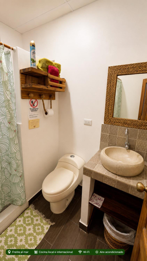 Bathroom 2, Casita Madame - Frente al Mar con Desayuno Gourmet, Puerto López
