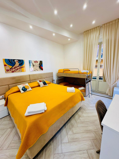 Bedroom 5, Flo', Napoli