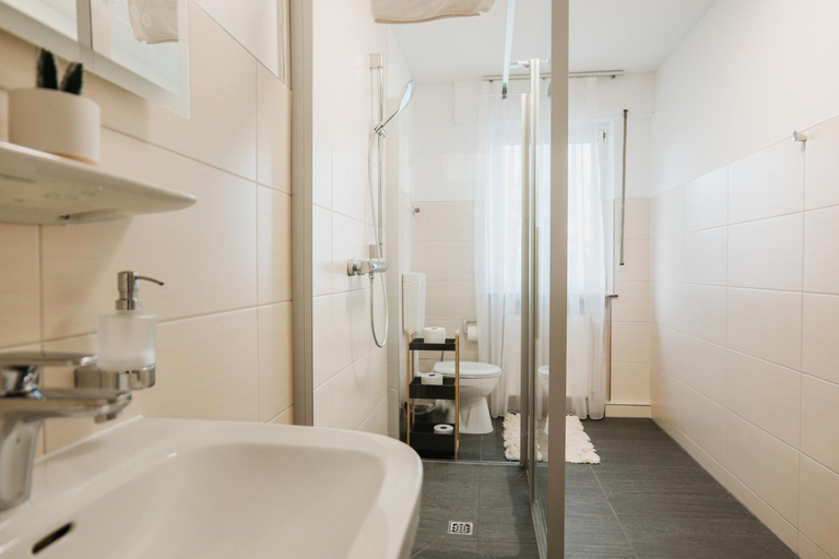 Bathroom 2, Waldblick am Ring, Vulkaneifel