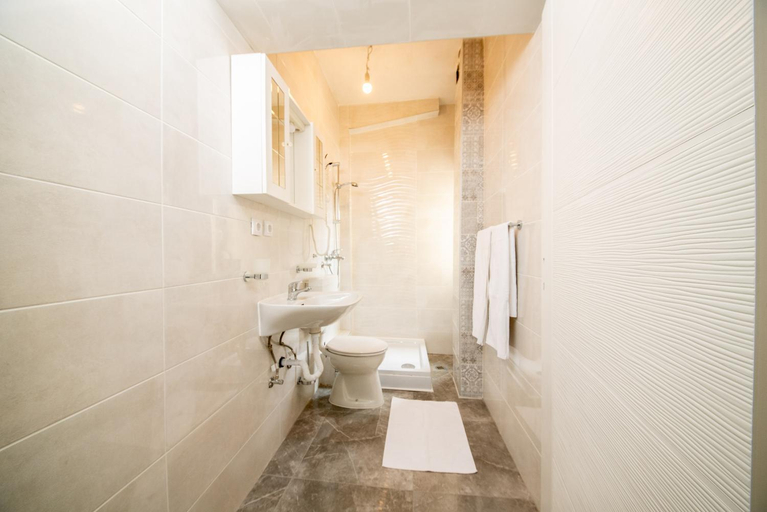 Bathroom 2, Hotel Riviera, Starigrad