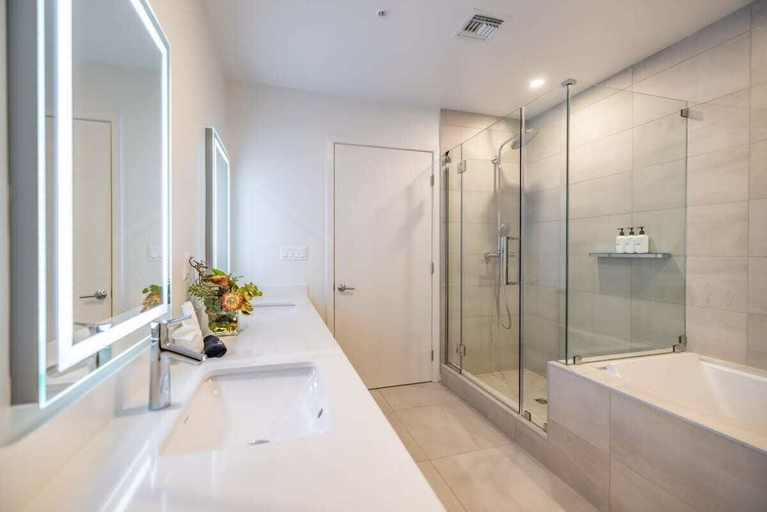 Bathroom 5, @ Marbella Lane - Penthouse w/ City & Ocean Views, Los Angeles