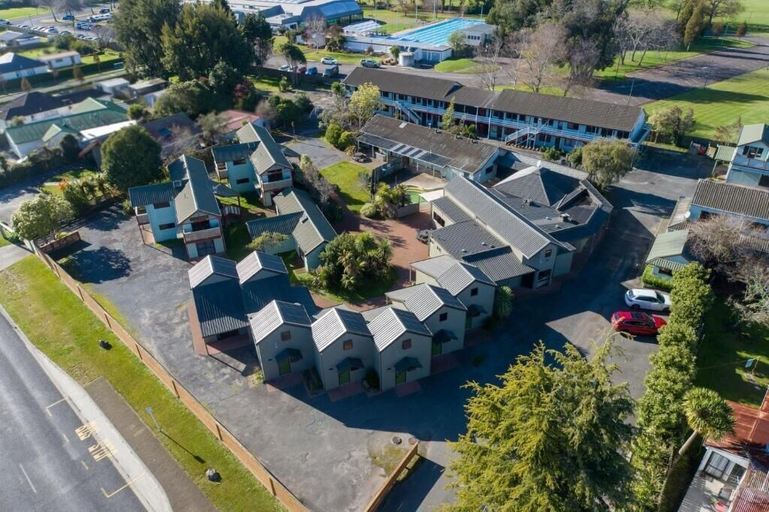 Exterior, Smoke Lake Hot Springs Lodge & Camp, Rotorua