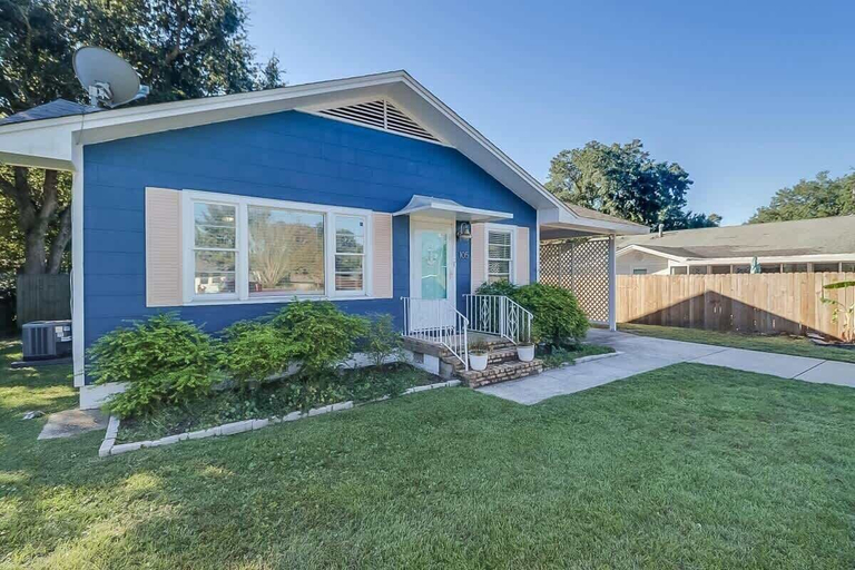 Exterior, The Cozy Blue Cottage, Harrison