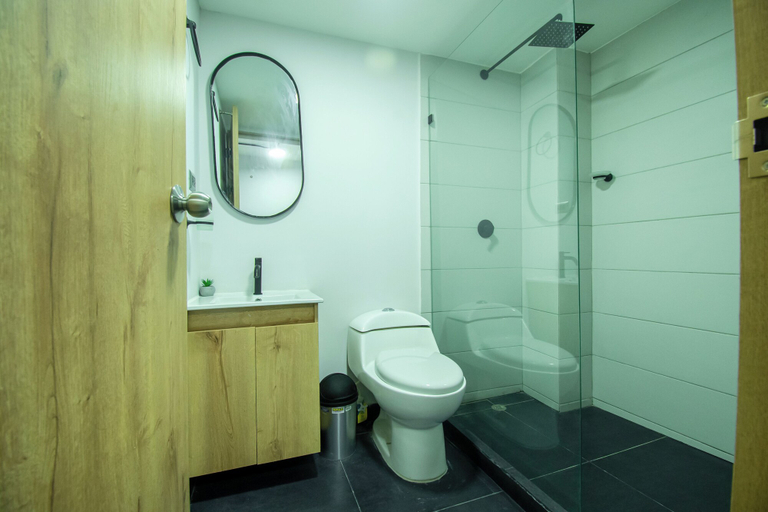 Bathroom 5, Barcelo Coliving, Medellín