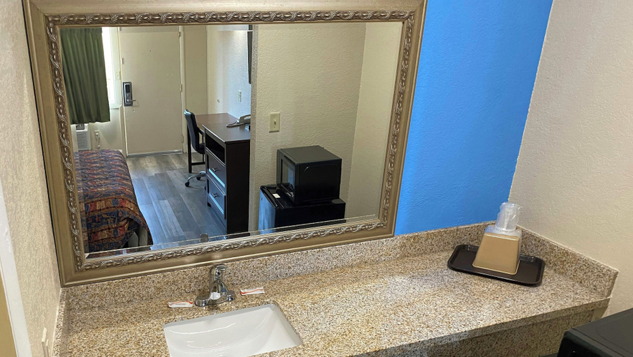 Bathroom 4, Express Inn Newport News, Newport News