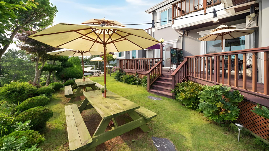 Others 2, Anmyeondo enew pension, Taean