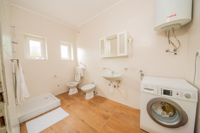 Others 5, Hotel Riviera, Starigrad