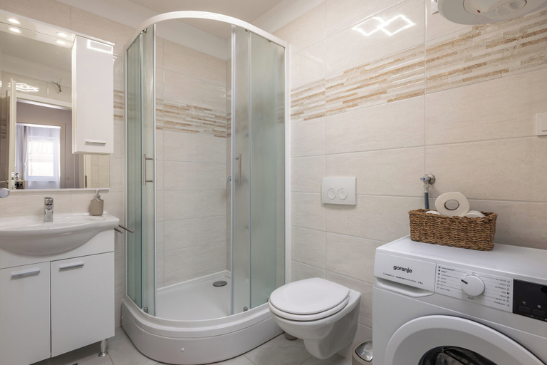 Bathroom, Apt Xenia Walk To Beach /w Balcony, Medulin