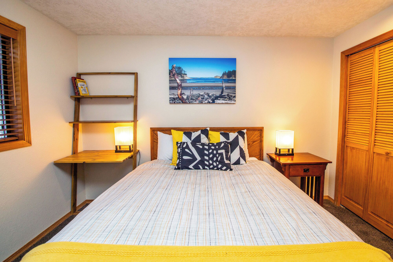 Interior 4, Red Cedar 53, Deschutes