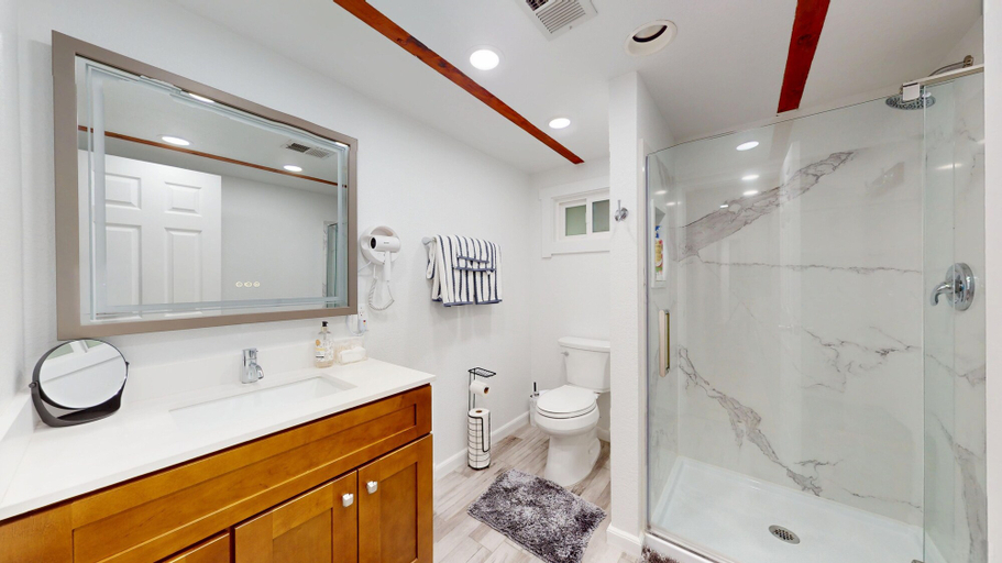 Bathroom 4, Grateful Getaway - Serene Mountain Retreat 2 Bedroom Home, Tuolumne