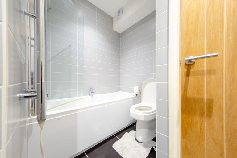 Room 2, Charlotte House Central 2BR 2bath Retreat Sleeps 6, Suffolk