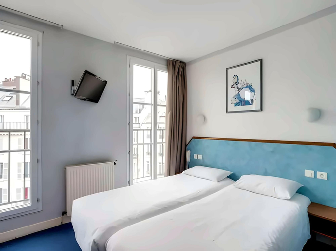 Bedroom 2, Hotel Royal Mansart, Paris